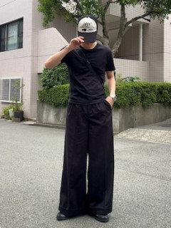夏みたいな暑い日に黒の服着てる奴ってなんなの？黒色は光を吸収するって知らないの？