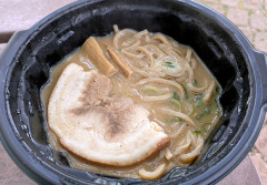 セブンの「セルフ式ラーメン調理マシン」は革命を起こしたコーヒーマシンになれるか？