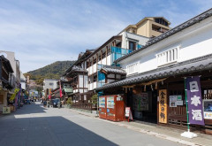 【悲報】香川の若者さん、4人がかりでナイフ強盗してしまう
