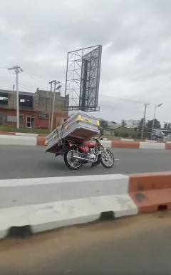 【動画】アフリカの霊柩車しゅごいｗｗｗｗｗ