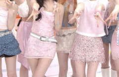 【画像】人気アイドルグループ(20代前半)に37歳おばさん(西野カナ)が混ざった結果ｗｗｗｗｗｗｗｗｗｗ