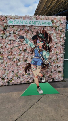 【ウマ娘】アメリカにも存在するのか超今風…先日開催されたサンタアニタパークのイベントがめちゃくちゃ楽しそう。