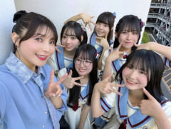 人気スクールアイドルグループ（17歳18歳）に人気スクドル声優（40歳）の新田恵海が混じった結果ｗｗｗｗｗ（画像あり）