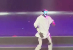 中国のロボットさん、マイケル・ジャクソンのダンスを披露するも躓いてドナドナされるｗｗｗｗｗｗ