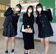【悲報】女教師さん、JK2人に公開処刑されてしまうｗｗｗｗｗ