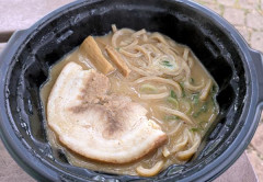 セブンの「セルフ式ラーメン調理マシン」は革命を起こしたコーヒーマシンになれるか？