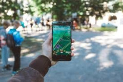 「スマホゲームしながら歩いていて腹が立った」 男性をの首をベルトで絞め包丁で刺した疑いで25歳男逮捕