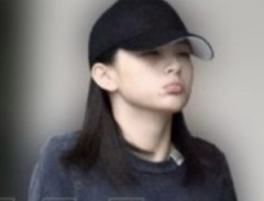 【悲報】出口夏希が履いてるクロックス、14万円wwwwwwwww