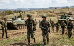 中国軍がロシア部隊200人を極秘訓練か、2025年後半…終了後、ウクライナ戦線へ！