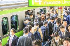 【悲報】田舎者さん、車が必須らしい