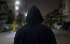 【防犯】闇バイト強盗(16歳、4人、ナイフ所持)「うおおおおお！」←これ防ぐの不可能だろ