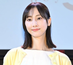 【画像】松井玲奈さん、アーセナル22年ぶり優勝の日にユニ姿でグーナーとグータッチｗｗｗｗｗｗｗｗｗｗ