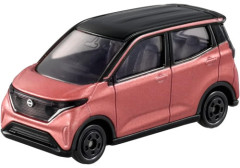 【海外の反応】日本で日産サクラという軽EVに乗ってみた！
