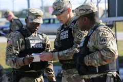 米海軍横須賀基地近くの「ドブ板通り」で深夜100人超が大騒ぎ…憲兵隊が出動！