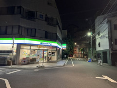 外国人「東京の何が素晴らしいって夜にホームレスがいないことだよな」