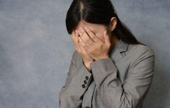 新人研修で「途中でのトイレはダメです」と言われた生理の女性がギリギリまで頑張ったが…悲惨な結果に( ;ﾟДﾟ)ｶﾞｸﾌﾞﾙ