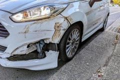 【戦慄】職務質問してた警察官、ガチで車にはねられてしまった結果・・・・・