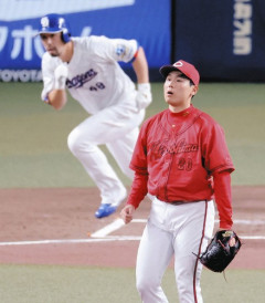広島・栗林良吏、まさかの初回緊急降板にファンも悲鳴「栗林降板まじ？怪我とかなら最悪じゃん」「栗林が怪我はもう今年赤に変わる寸前の黄信号なのよ」