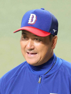 最下位・中日、落合コーディネーターがブルペン担当の浅尾コーチに代わりベンチ入り　井上監督「浅尾のストレスも心配」