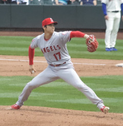 エンゼルス時代の大谷今より軽く投げてるのに今と同じくらい速い
