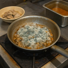 「カビだけ取って料理出してた」閉店後の“暴露投稿”が波紋 品川区「食品衛生法に抵触する可能性」   |  品川駅構内に駅蕎麦がないのが不思議だわ  |  流石にこれはAUTO