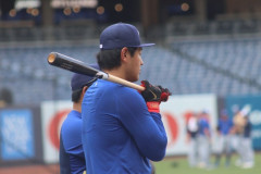 ブルージェイズ岡本和真、「僕のバット、穴が開いています」