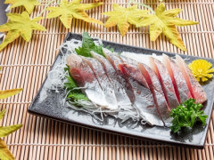アジの刺身とかイワシの刺身って安そうな魚なのにうまいよな