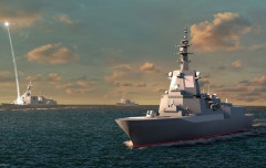 入渠中のイージス艦「はぐろ」と建造中の「ASEV」…並んで見るとやはりデカい！