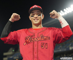 【悲報】 WBC代表カープ小園さん、史上最低の遊撃手になってしまう