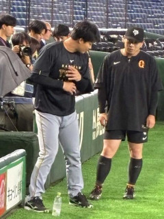 阪神・森下翔太が1軍合流した巨人・浅野翔吾に友情指導、ドラフト同期の間柄