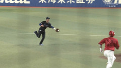 中日・山本泰寛、罰金級の糞プレー！！ イキりグラブトスで無駄な失点ｗｗｗｗ