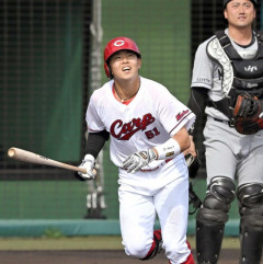 カープ平川蓮、1号先頭打者ホームラン！左打席で逆方向に叩き込む
