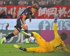 首位・鹿島、師岡２戦連発弾で2位FC東京との最終節を制す！柏は千葉とのダービー戦に4-2勝利　J1第18節（関連まとめ）