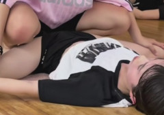 【画像】体操女子の開脚トレーニング、ほぼセ■クスでワロタ