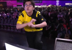 【動画】プロゲーマー「相手に勝ったから煽りまくりたいけど煽ったら負けにされちまう……せや！！！」