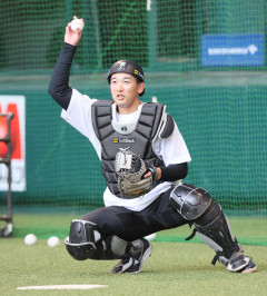 【衝撃】DeNA正捕手・山本祐大さん、シーズン途中でソフトバンクへ電撃トレード・・・・・・・・・