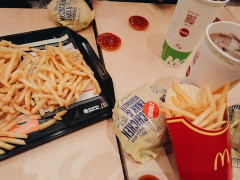 【悲報】ワイの子供マックばかり食べたがる