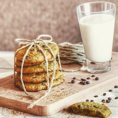 【悲報】「クッキーと牛乳」より食い合わせのいい物体、存在しない