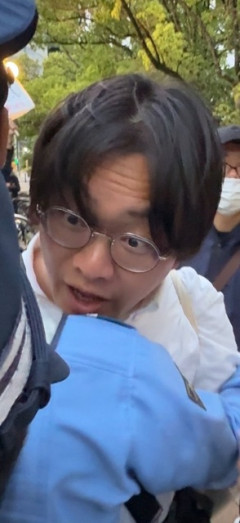 兵庫県庁前で斎藤やめろ活動をしている弁護士、懲役1年  [5/24]