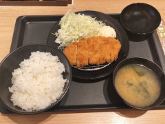【画像】550円のトンカツ定食