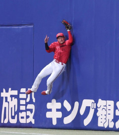 カープ名原典彦〝シンデレラボーイ〟3戦連続マルチで打率.429！守備でもジャンピング好捕