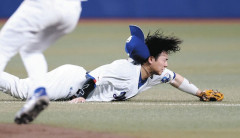 中日・村松開人、頭の中に『離脱』ない！ 3回守備で右手首強打のヒヤリアクシデントも軽症強調　「魔法をかけてもらいます」25日のオフは治療に注力　