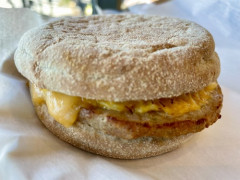44歳俺がソーセージマフィンコンビ頼んでるのにJKがエッグマックマフィンコンビ頼んでる