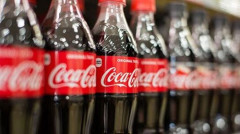 【悲報】コカコーラ、またまた値上げ 500mlが驚異の〇〇〇円に・・・