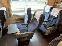 【困惑】新幹線のシート、MAXまで倒す権利はあるのか
