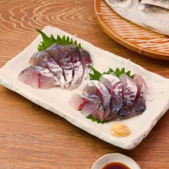【朗報】アジの刺身とかイワシの刺身、安そうな魚なのにガチでうまいｗｗｗｗｗｗｗｗｗｗ
