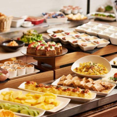 【悲報】中国人さん、朝食バイキングのマナーがガチで悪すぎる・・・・・・・・・