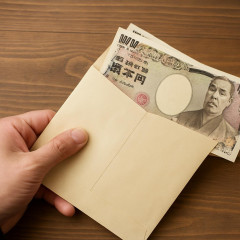 現場で見つかった現金3万3000円入り封筒、バス会社の営業担当がポケットマネーで用意   #磐越道事故 |  ＞いったん自身のポケットマネーから出したもので  |  ポケットマネーで払って