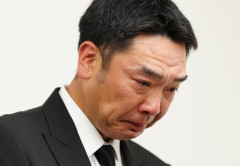 【悲報】巨人阿部監督、号泣しながら娘を庇う「年頃の娘を温かく見守ってやってください」 暴力に対してSOS通報して誹謗中傷殺到している模様・・・