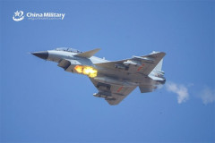 中国製戦闘機J-10CE、欧州共同開発のタイフーン戦闘機との模擬演習で9対0の圧勝？！